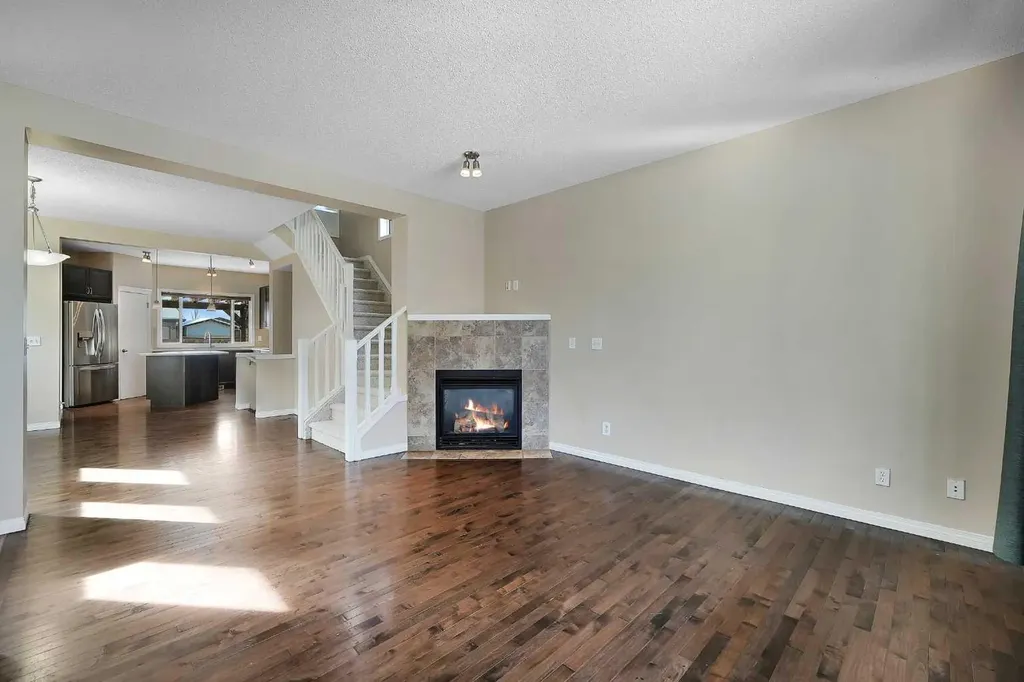 1833 New Brighton Drive SW Calgary AB T2Z 4N8