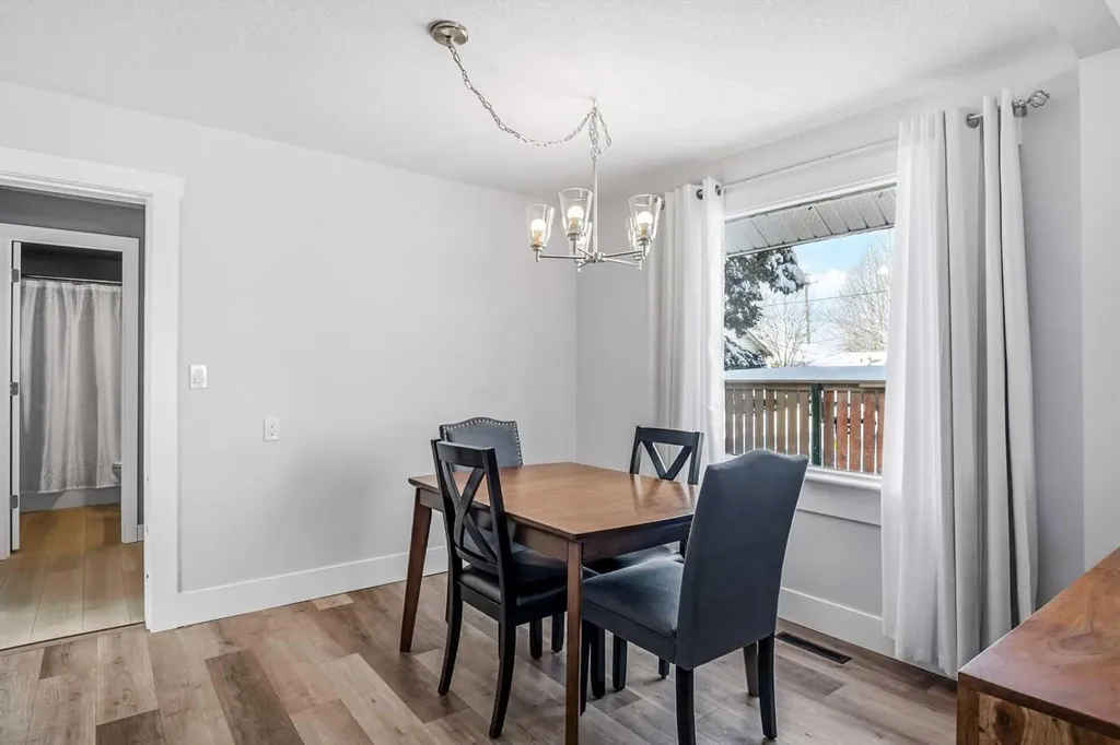 4915 52 Avenue Eckville AB T0M 0X0