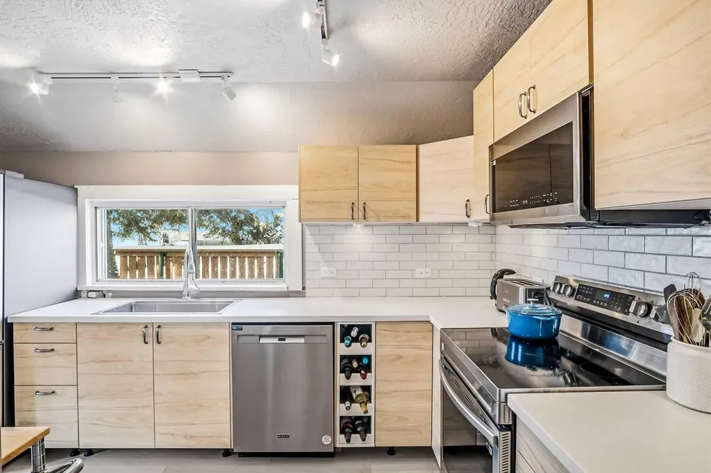 4915 52 Avenue Eckville AB T0M 0X0