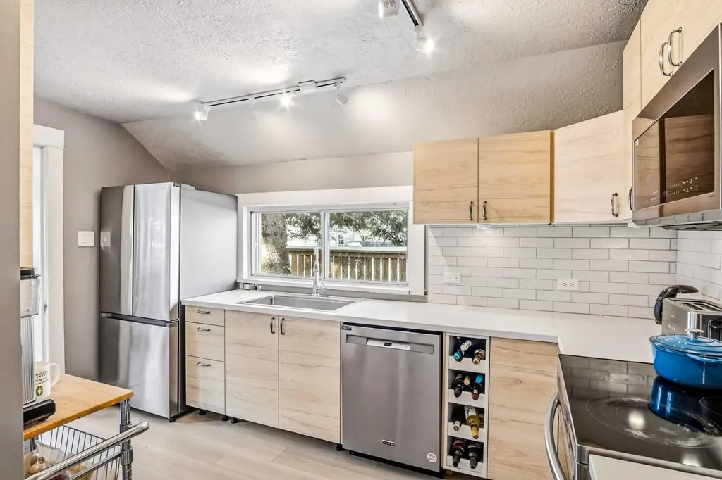 4915 52 Avenue Eckville AB T0M 0X0