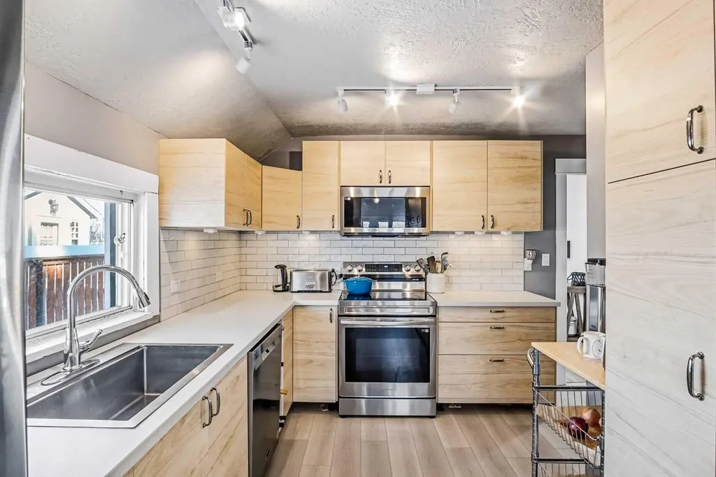 4915 52 Avenue Eckville AB T0M 0X0