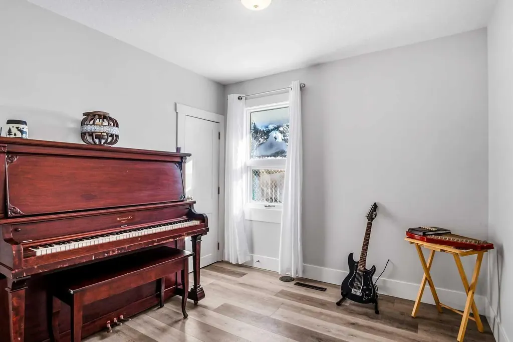 4915 52 Avenue Eckville AB T0M 0X0