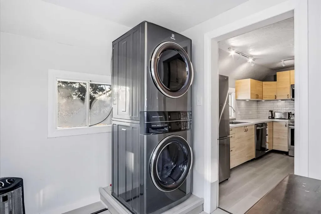 4915 52 Avenue Eckville AB T0M 0X0