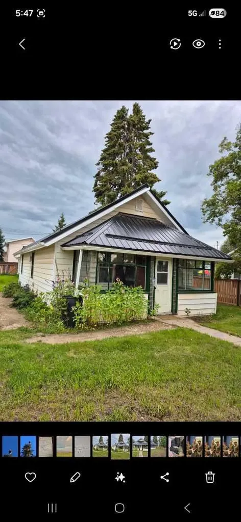 4915 52 Avenue Eckville AB T0M 0X0