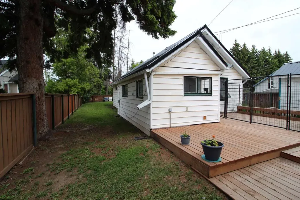 4915 52 Avenue Eckville AB T0M 0X0
