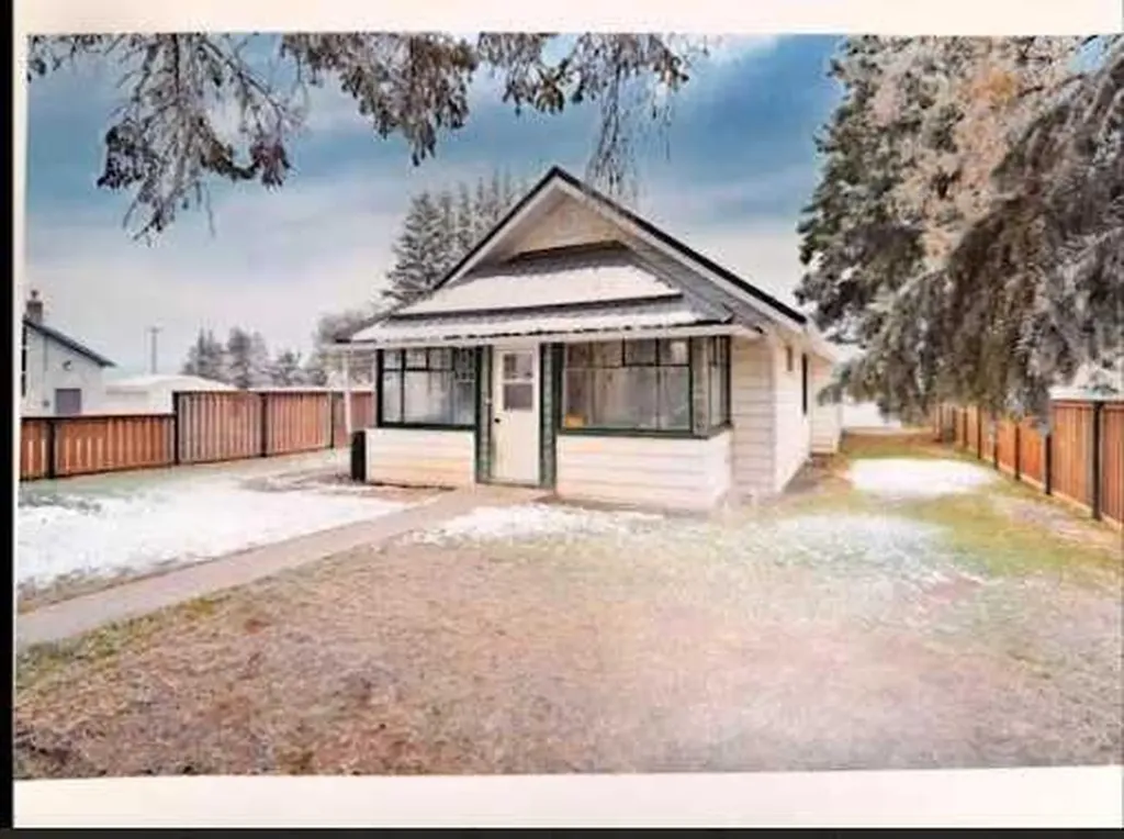 4915 52 Avenue Eckville AB T0M 0X0
