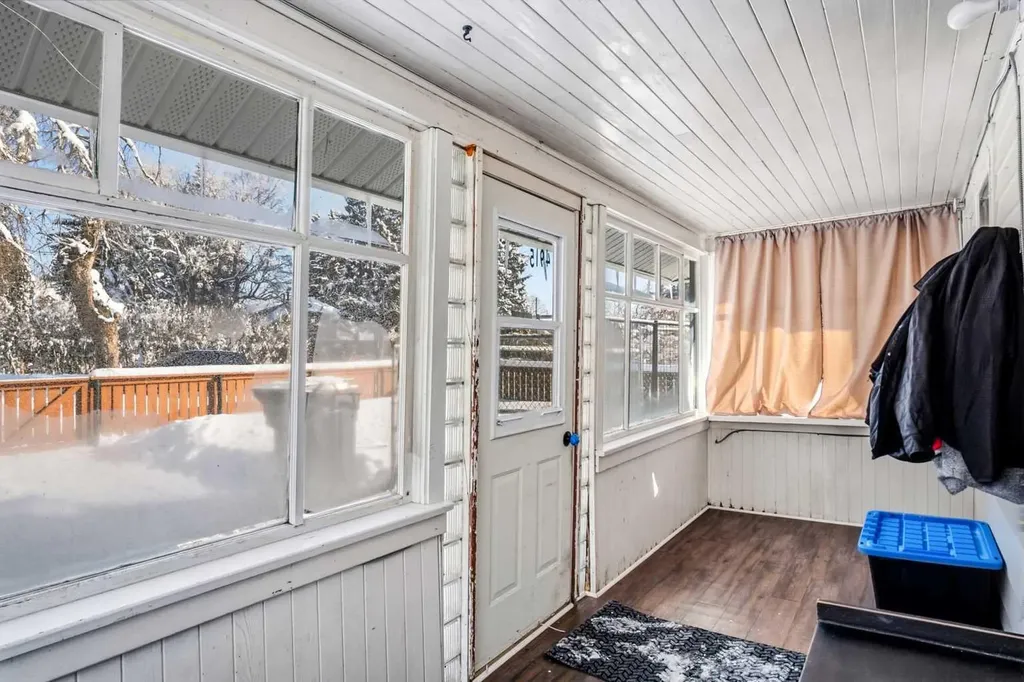 4915 52 Avenue Eckville AB T0M 0X0
