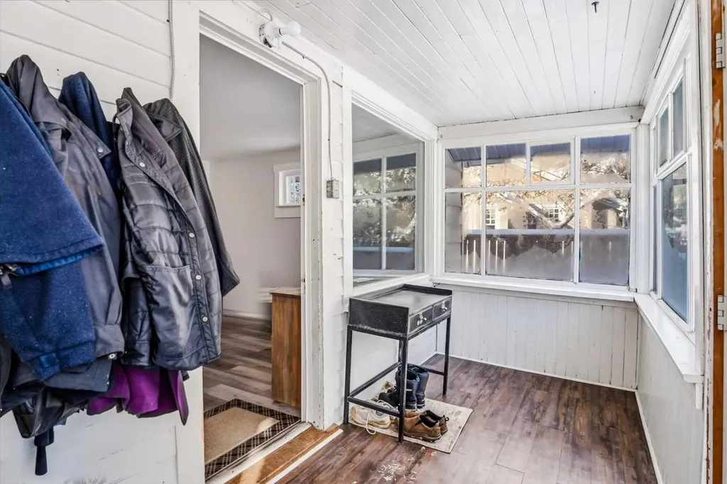 4915 52 Avenue Eckville AB T0M 0X0