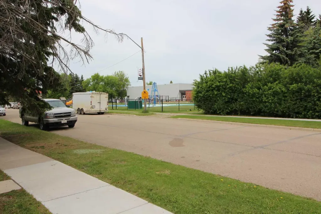 4915 52 Avenue Eckville AB T0M 0X0