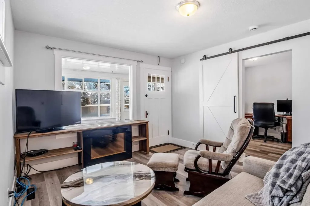 4915 52 Avenue Eckville AB T0M 0X0