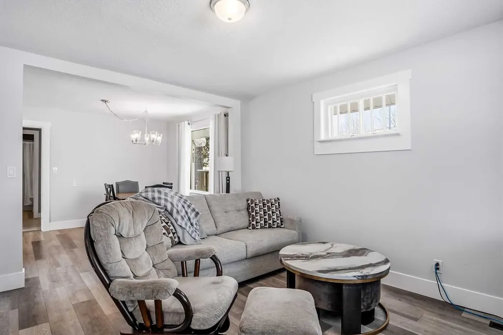 4915 52 Avenue Eckville AB T0M 0X0