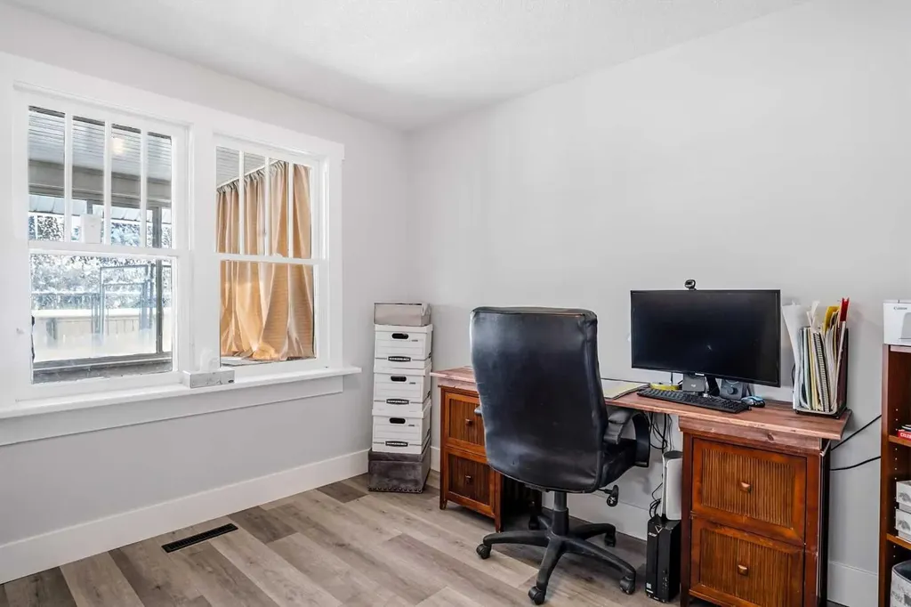 4915 52 Avenue Eckville AB T0M 0X0