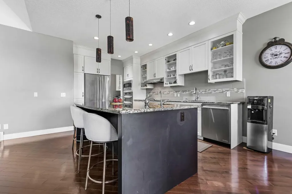 22 Wendham Place SW Calgary AB T3H 0R6