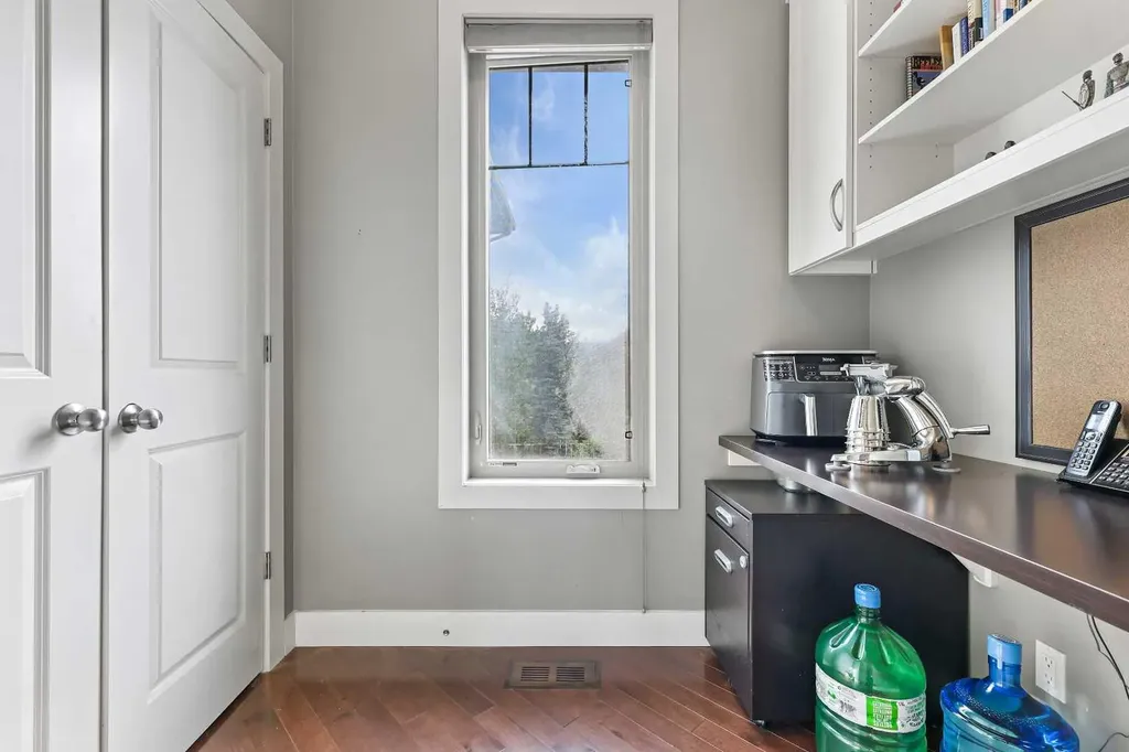 22 Wendham Place SW Calgary AB T3H 0R6