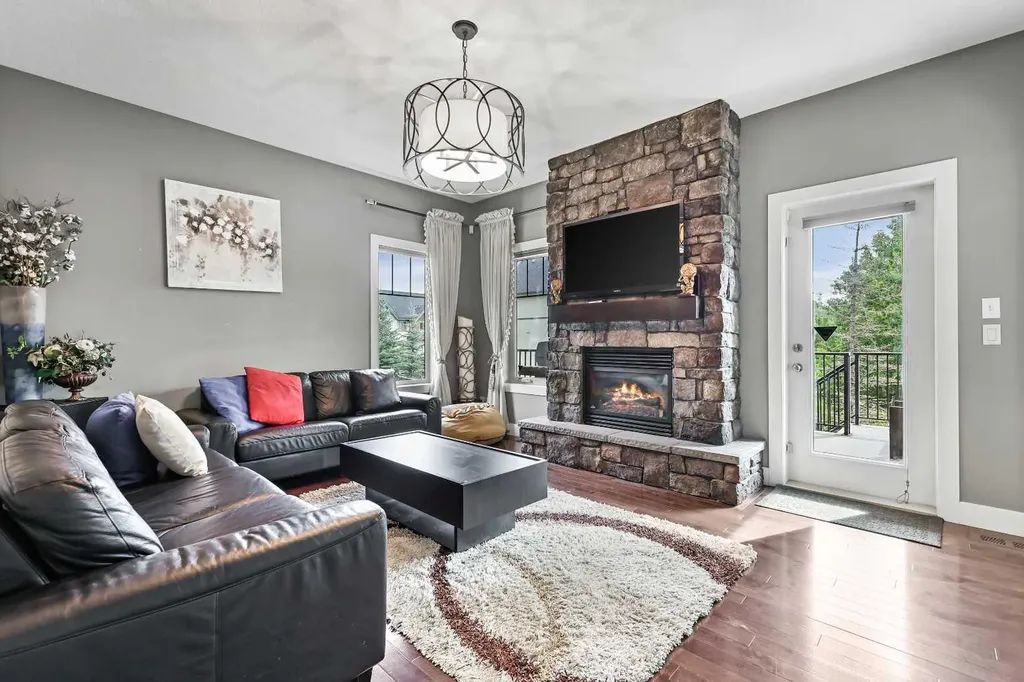 22 Wendham Place SW Calgary AB T3H 0R6