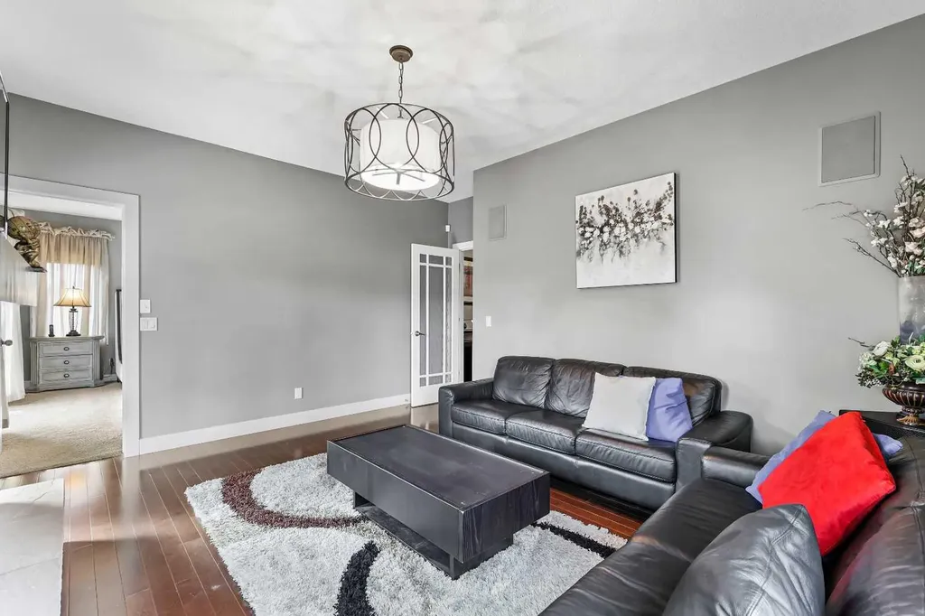 22 Wendham Place SW Calgary AB T3H 0R6