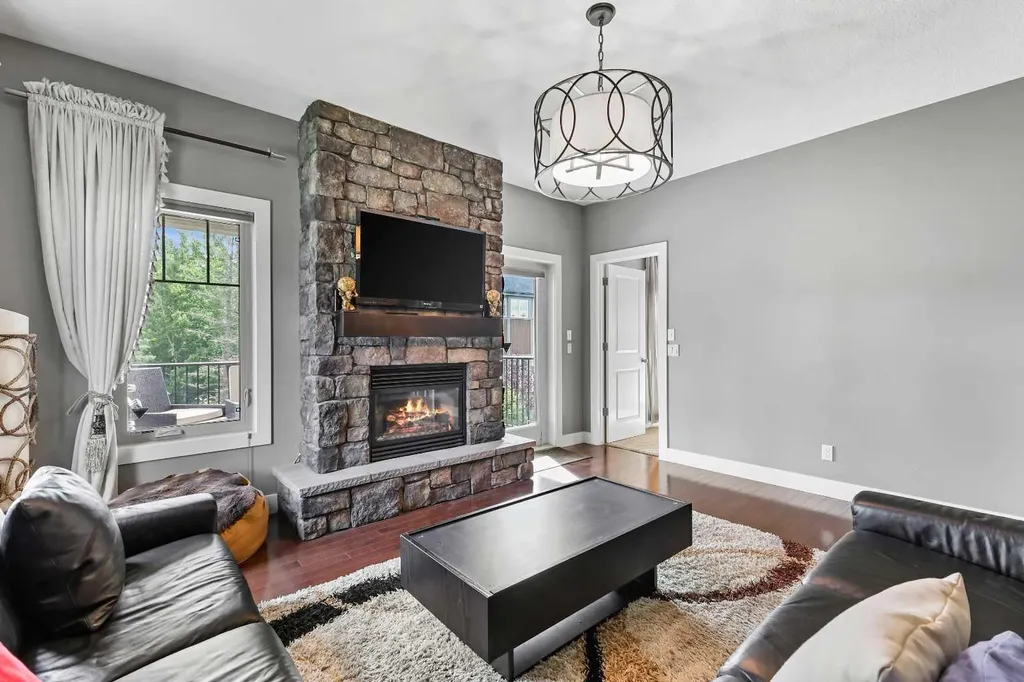 22 Wendham Place SW Calgary AB T3H 0R6