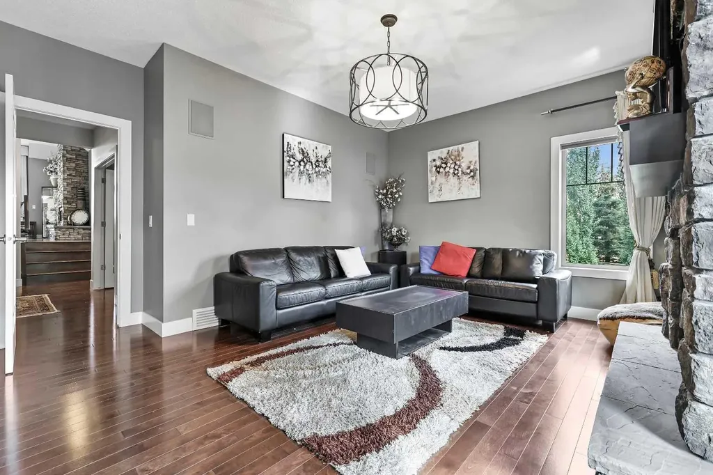 22 Wendham Place SW Calgary AB T3H 0R6