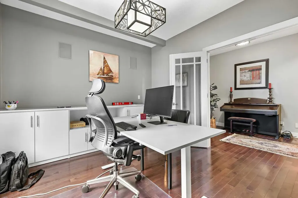22 Wendham Place SW Calgary AB T3H 0R6