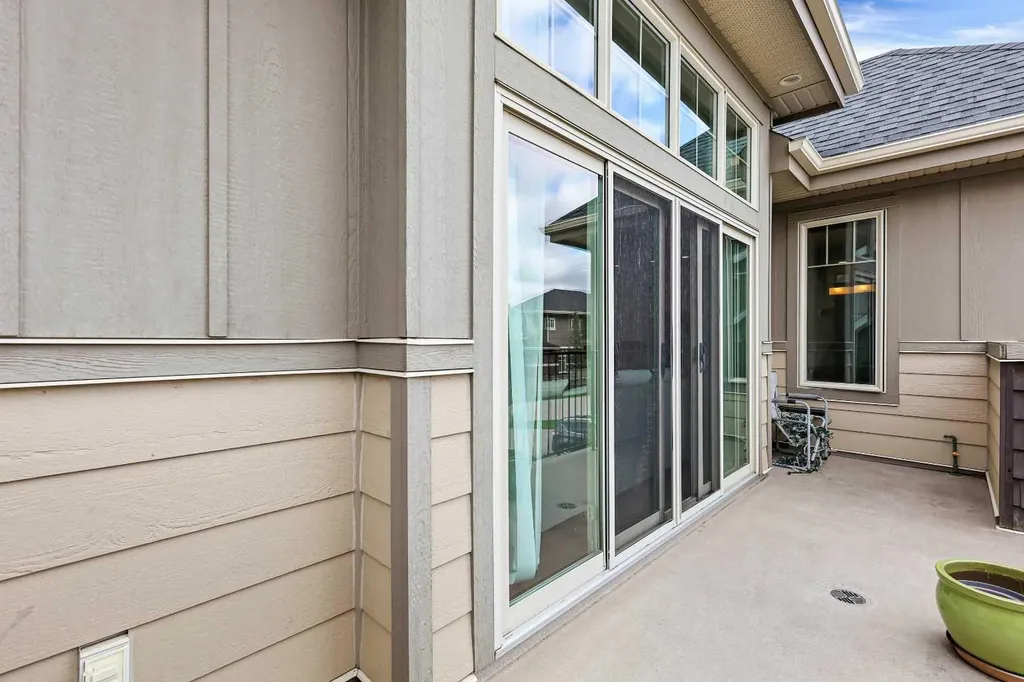 22 Wendham Place SW Calgary AB T3H 0R6