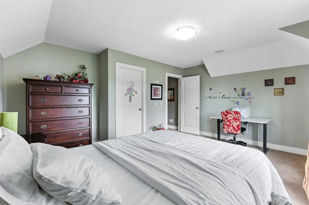 22 Wendham Place SW Calgary AB T3H 0R6