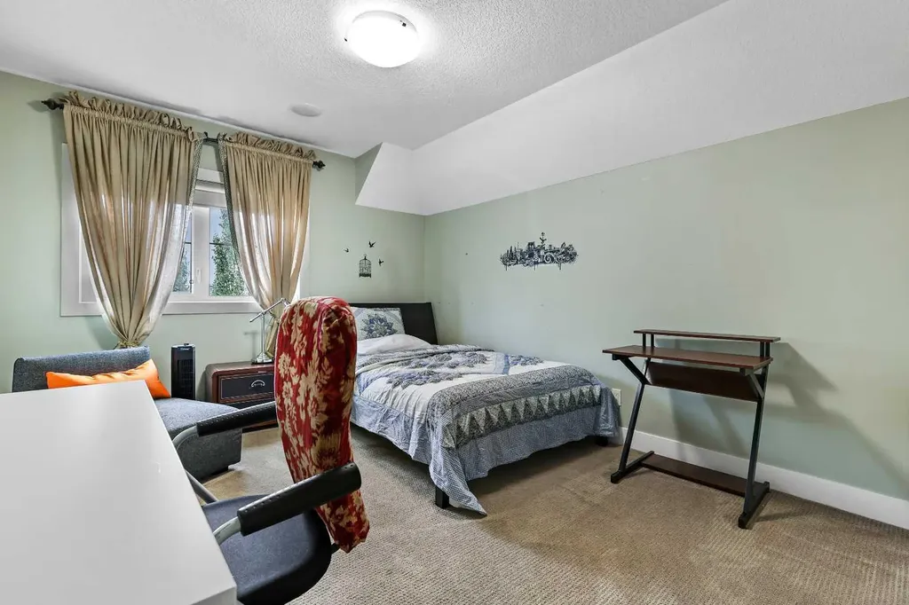 22 Wendham Place SW Calgary AB T3H 0R6
