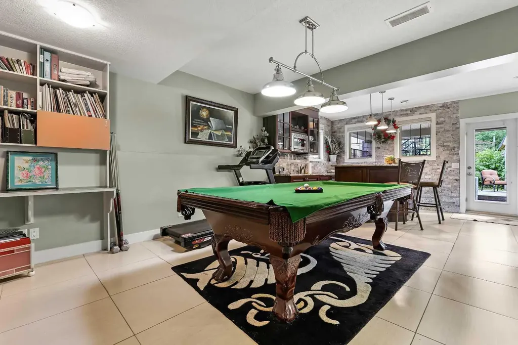22 Wendham Place SW Calgary AB T3H 0R6