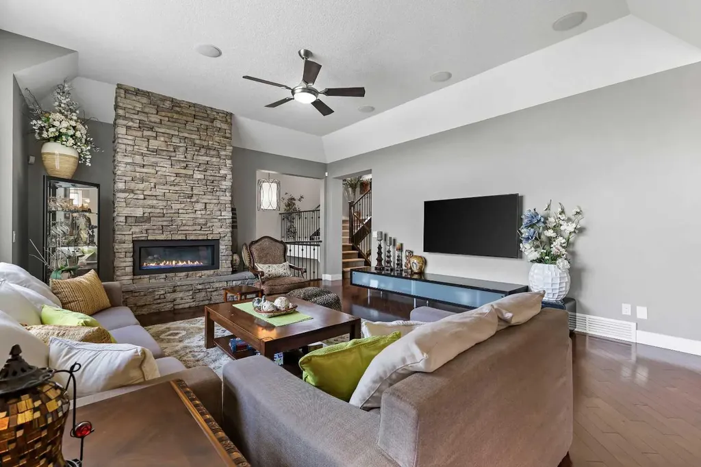 22 Wendham Place SW Calgary AB T3H 0R6