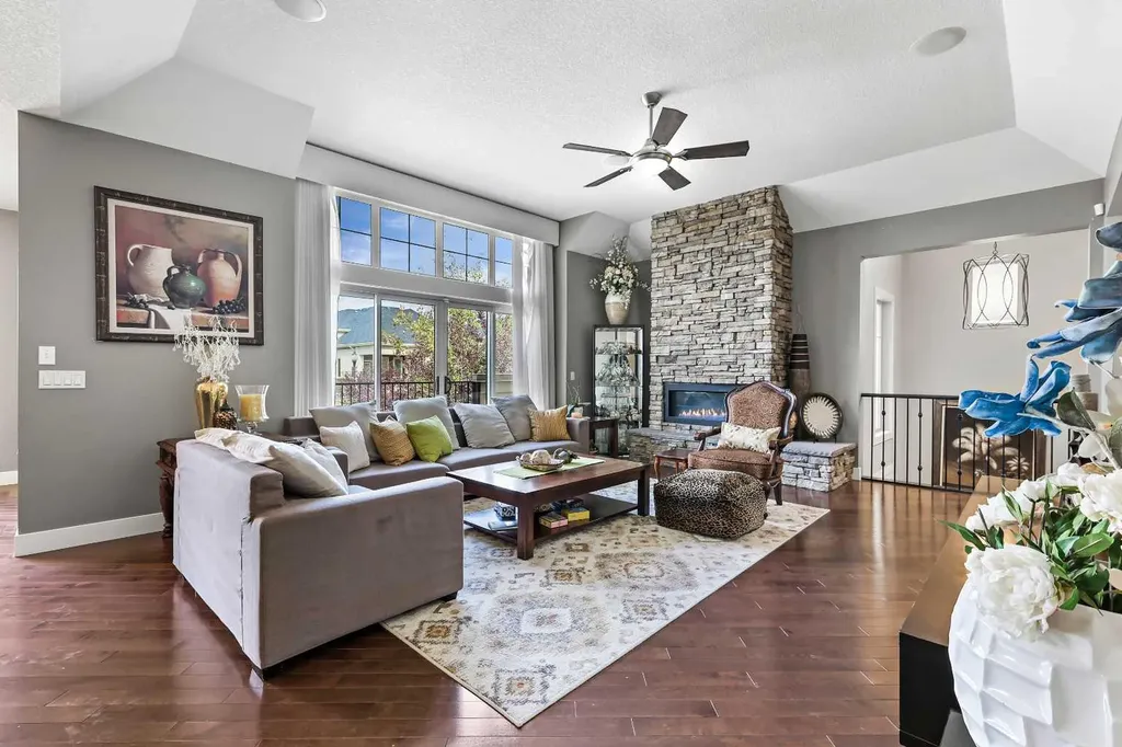 22 Wendham Place SW Calgary AB T3H 0R6