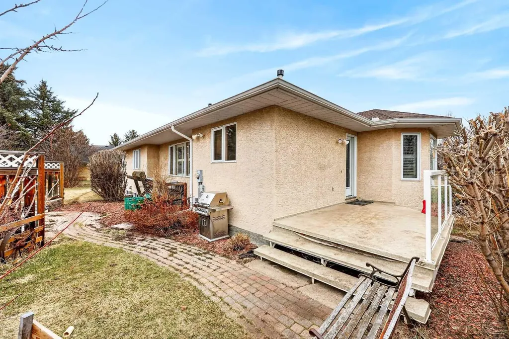 1124 Gleneagles Drive Carstairs AB T0M0N0