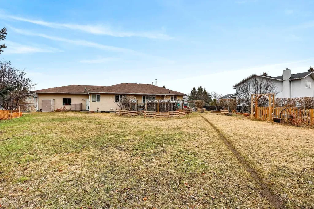 1124 Gleneagles Drive Carstairs AB T0M0N0
