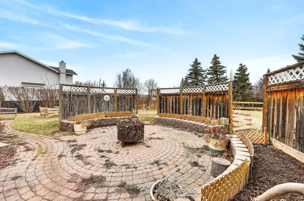 1124 Gleneagles Drive Carstairs AB T0M0N0