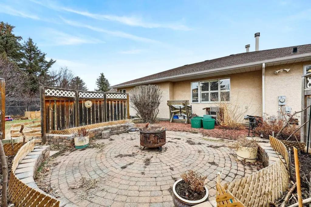 1124 Gleneagles Drive Carstairs AB T0M0N0