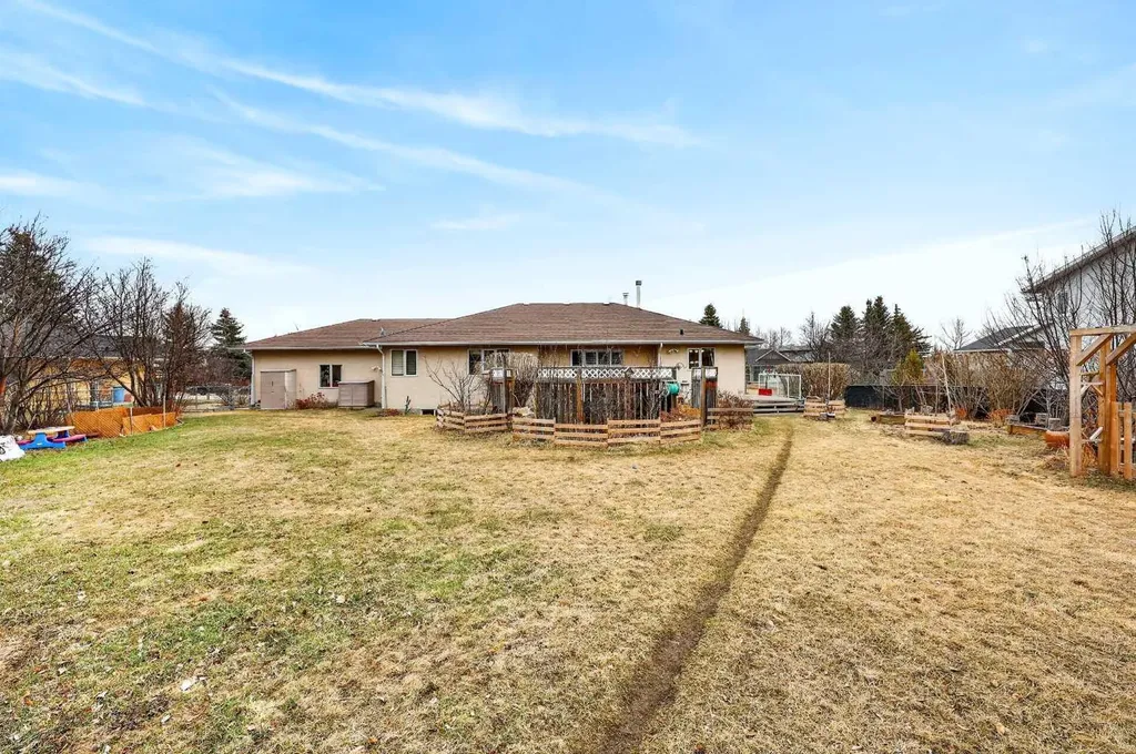 1124 Gleneagles Drive Carstairs AB T0M0N0