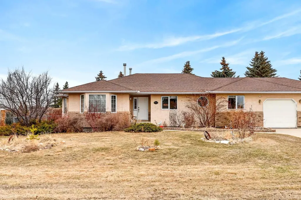 1124 Gleneagles Drive Carstairs AB T0M0N0