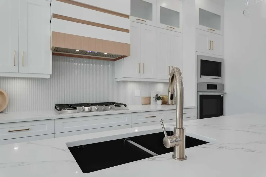 3536 43 Street SW Calgary AB T3E 3P5