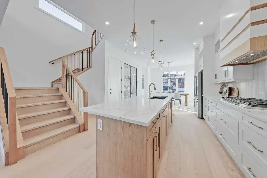 3536 43 Street SW Calgary AB T3E 3P5