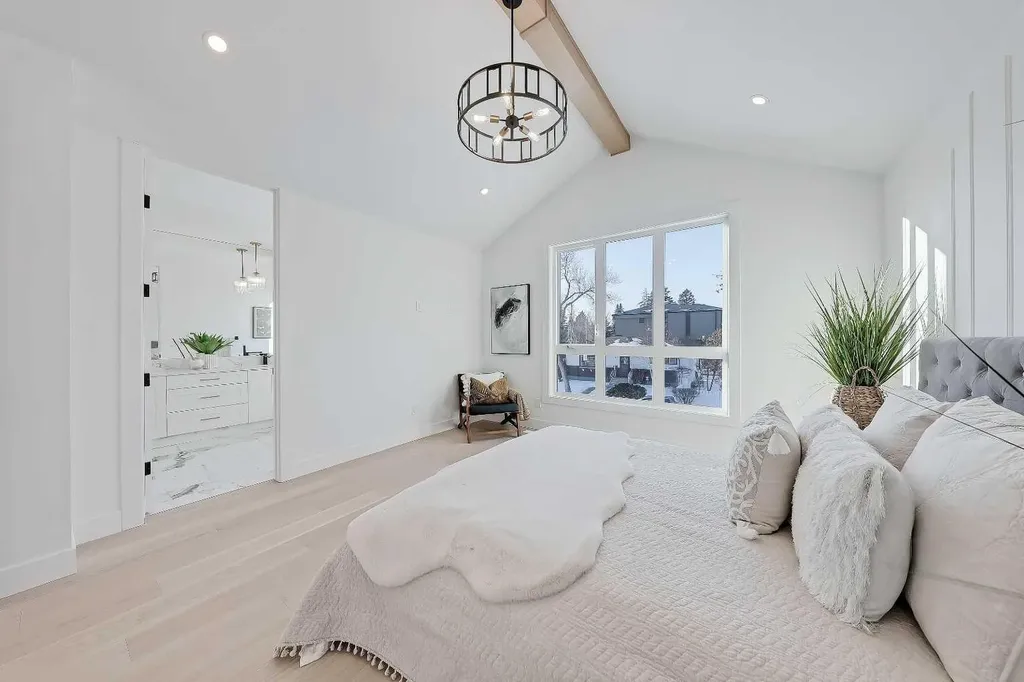 3536 43 Street SW Calgary AB T3E 3P5