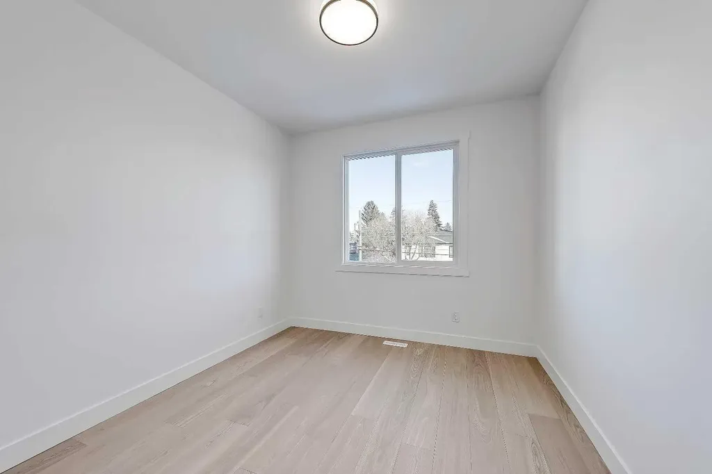 3536 43 Street SW Calgary AB T3E 3P5
