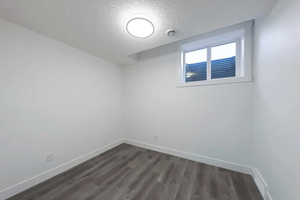 3536 43 Street SW Calgary AB T3E 3P5