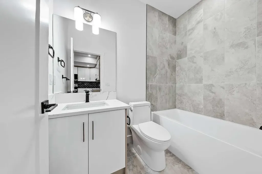 3536 43 Street SW Calgary AB T3E 3P5