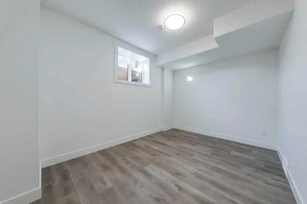 3536 43 Street SW Calgary AB T3E 3P5