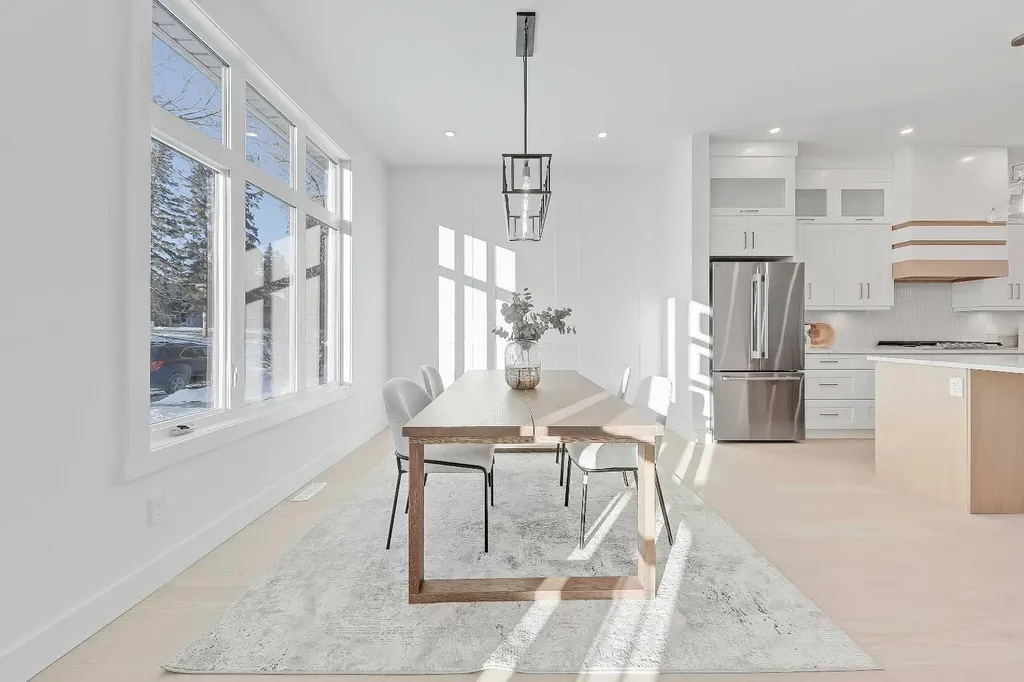 3536 43 Street SW Calgary AB T3E 3P5