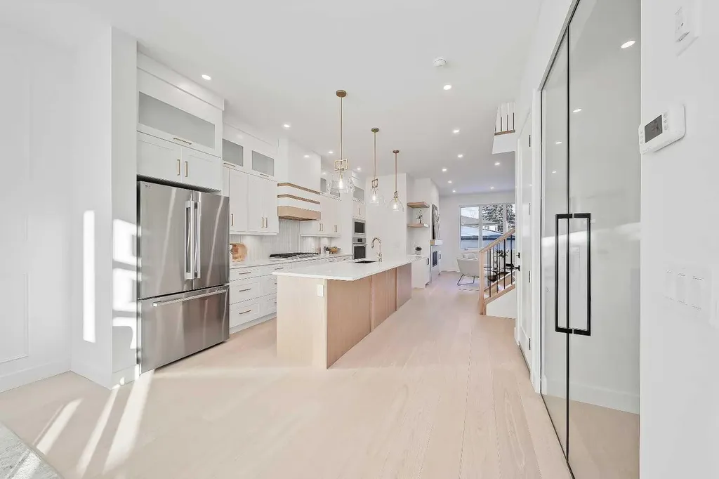 3536 43 Street SW Calgary AB T3E 3P5