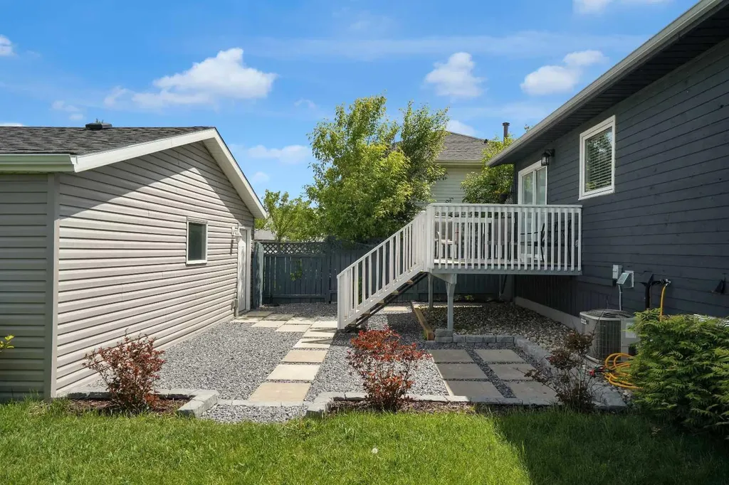 1312 10 Avenue SE High River AB T1V 1L4