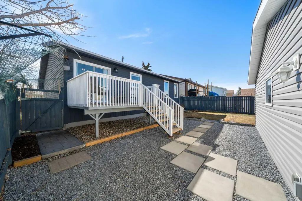 1312 10 Avenue SE High River AB T1V 1L4