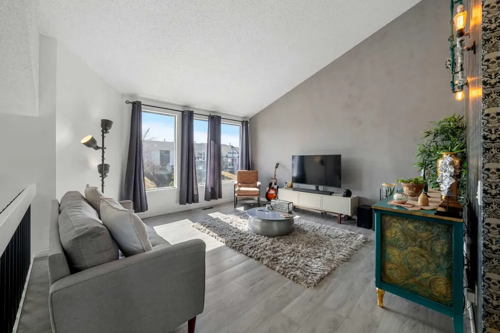 1312 10 Avenue SE High River AB T1V 1L4