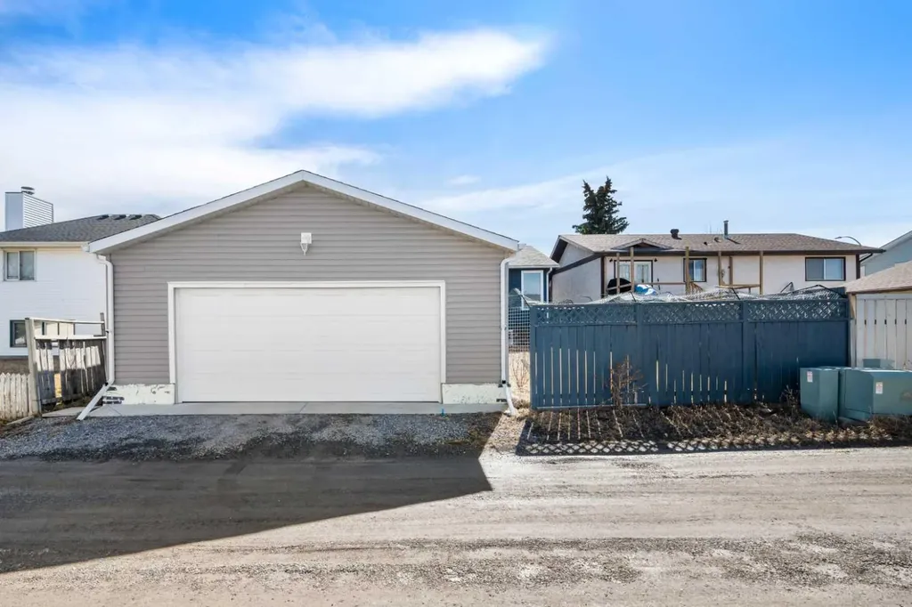 1312 10 Avenue SE High River AB T1V 1L4