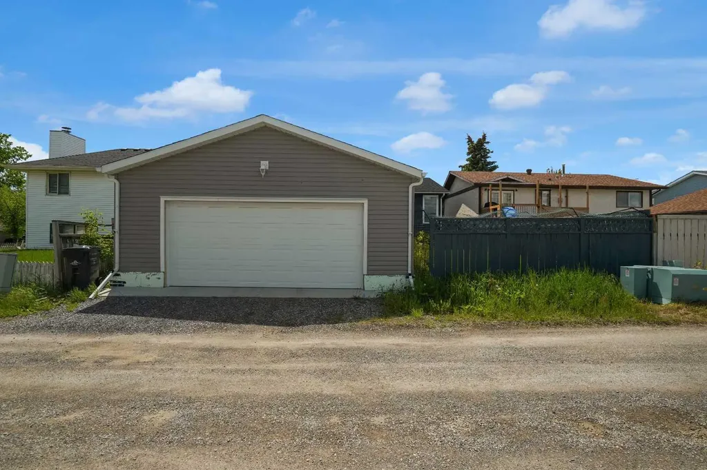 1312 10 Avenue SE High River AB T1V 1L4