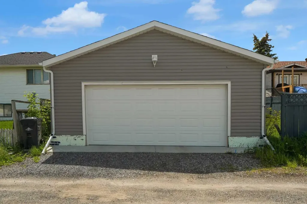 1312 10 Avenue SE High River AB T1V 1L4
